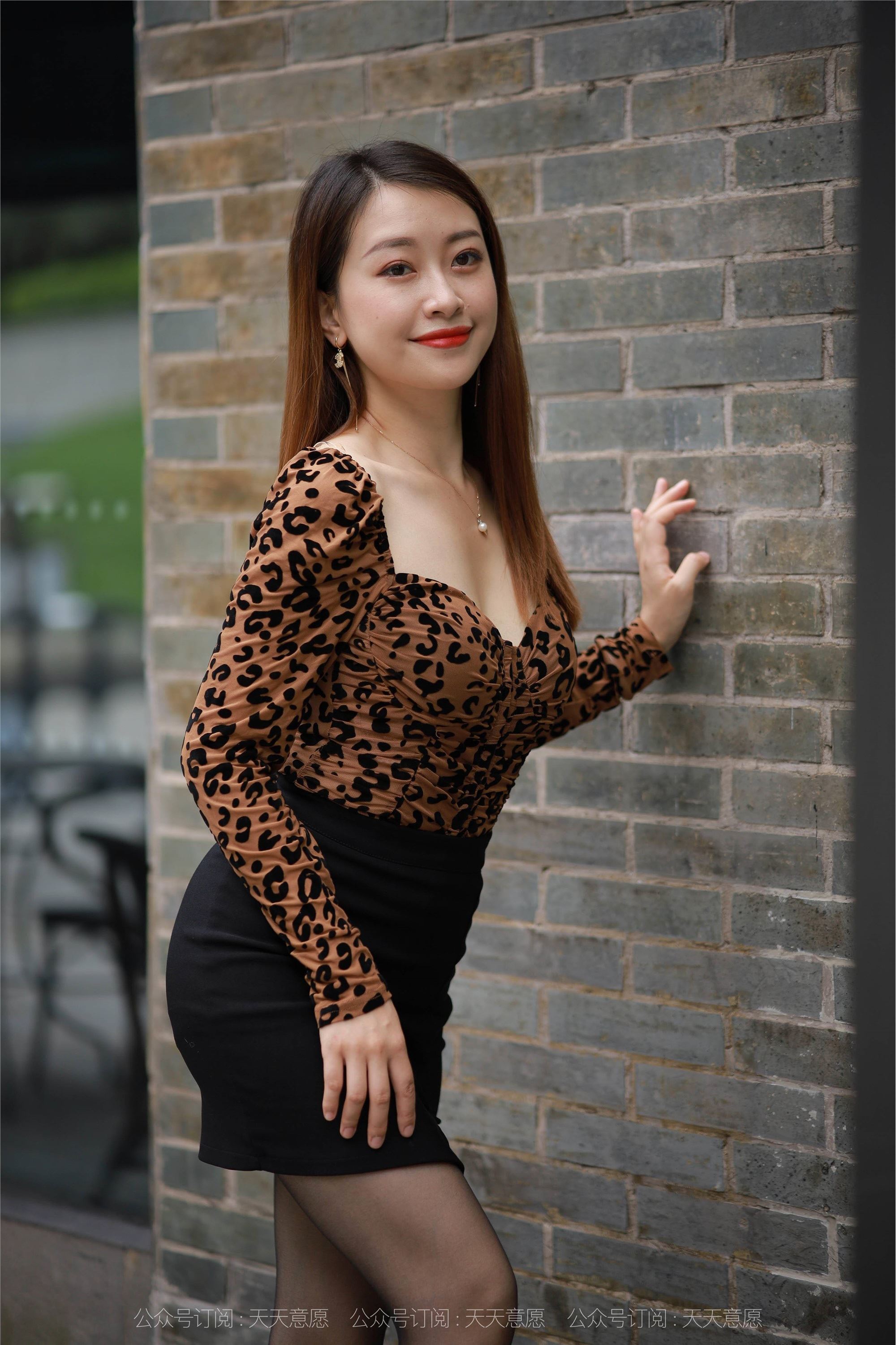 IESS异思趣向  2021.09.27 丝享家931：小婕《姓感豹纹包臀裙》